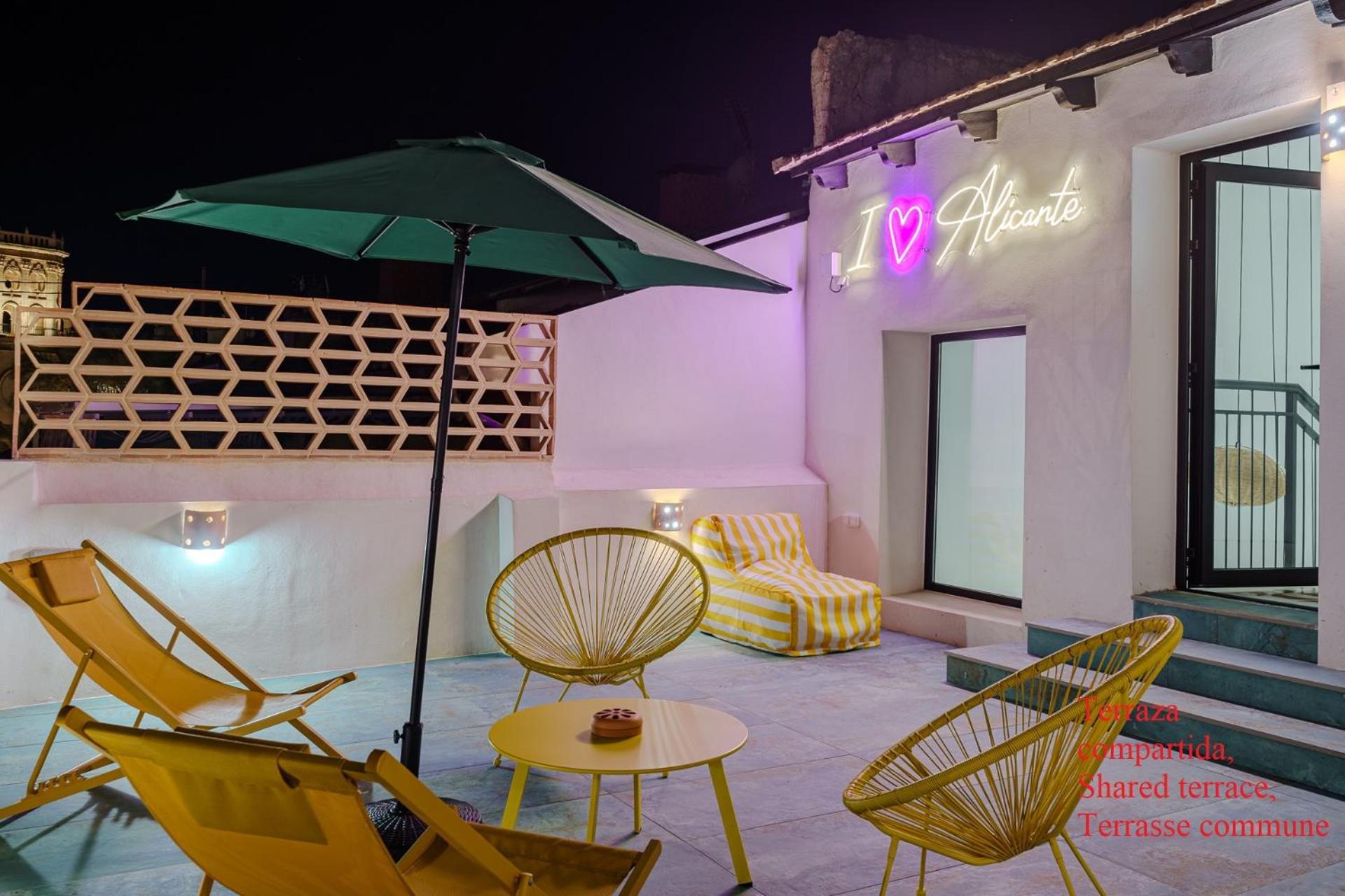 Apartment With Exceptional Charm In Historic Center Of Alicante Exteriör bild