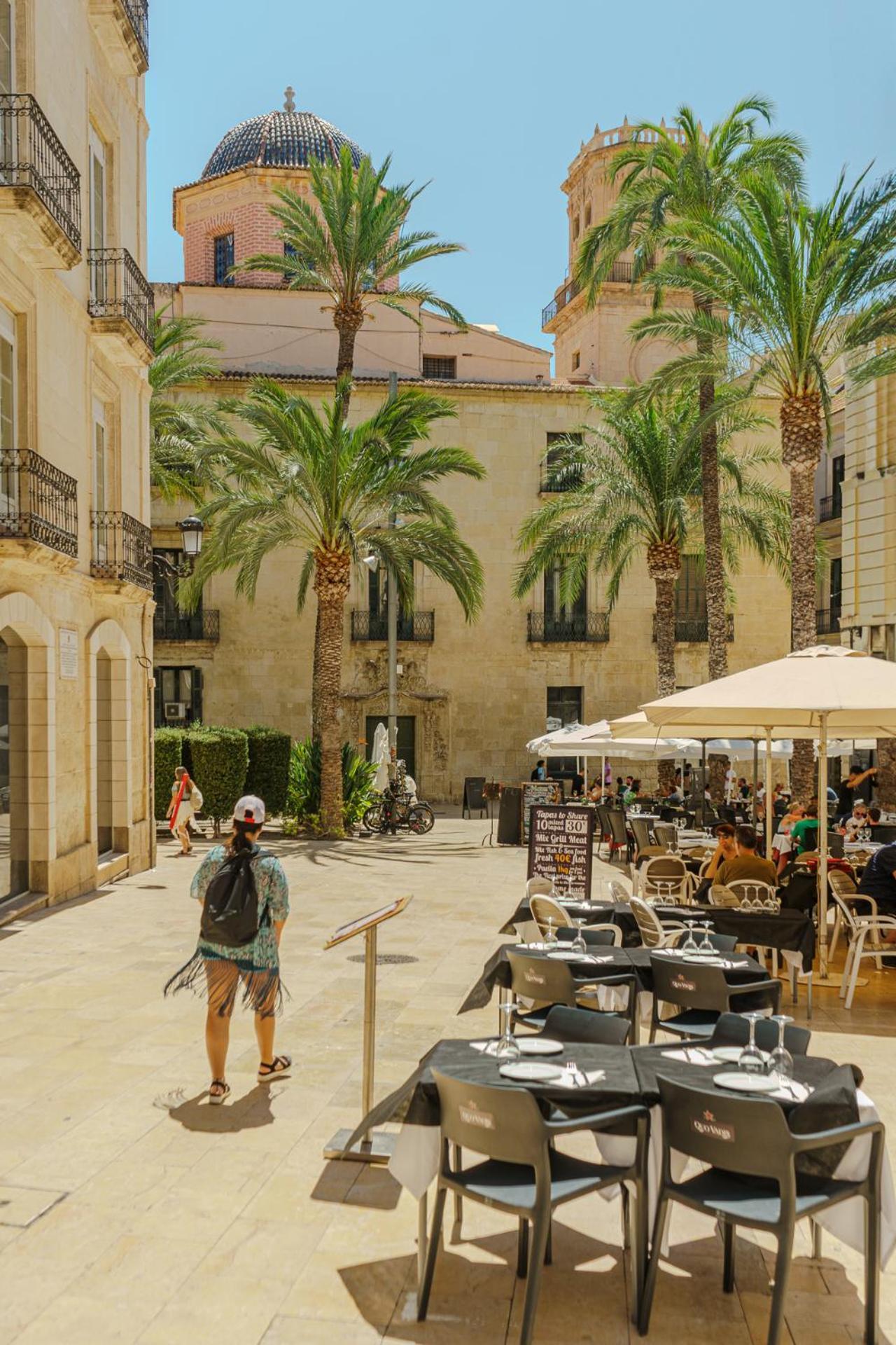 Apartment With Exceptional Charm In Historic Center Of Alicante Exteriör bild